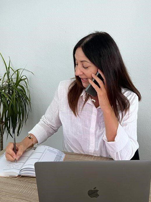 Jeanette at a desk during a life coaching consultation Jeanette at a desk during a life coaching consultation
